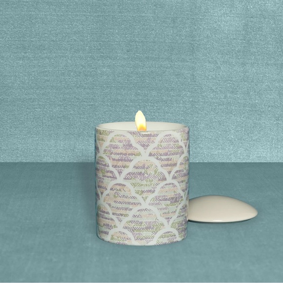 Seraphine & Lori Weizner Candle - Sage & Eucalyptus - Picture 2 of 2